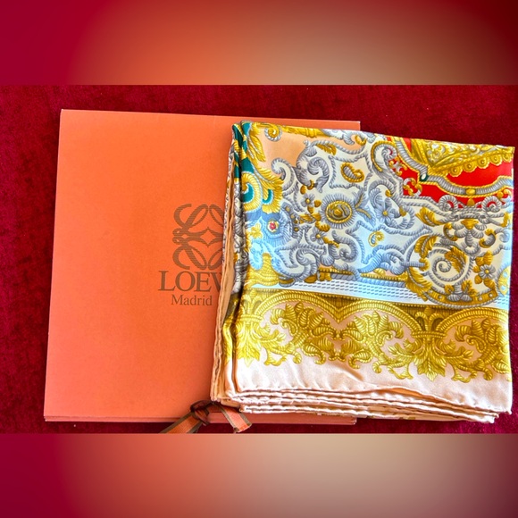 LOEWE $650 LikeNew 100% SILK SCARF in envelope - Picture 7 of 10